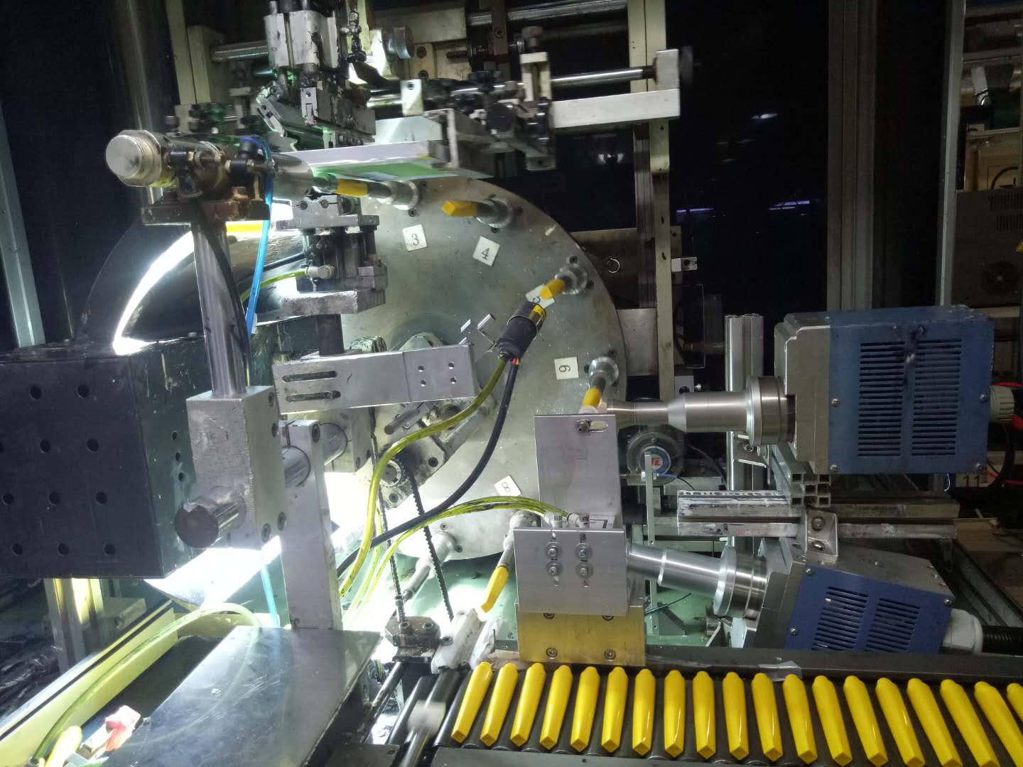 化妝品包裝容器處理中-普樂斯等離子清洗機
