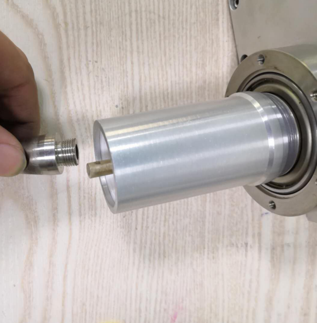 更換常壓等離子處理機(jī)內(nèi)電極-普樂斯等離子清洗機(jī)