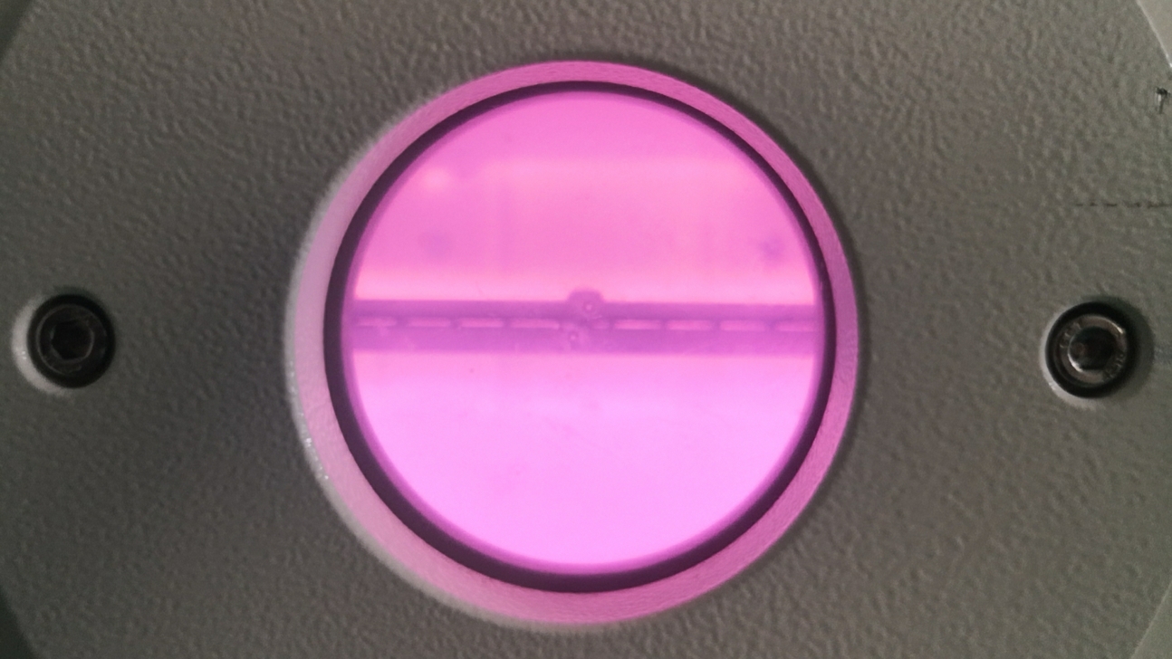 低壓真空等離子處理機(jī)處理硅橡膠材料-普樂(lè)斯